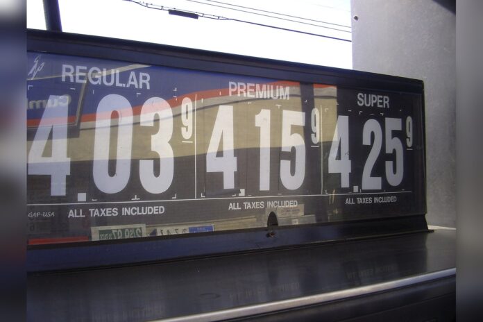 gas station fuel prices sign (photo)