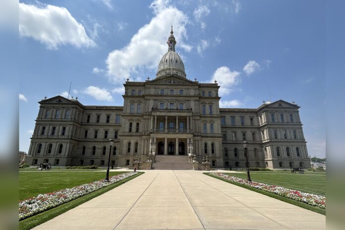 Michigan State Capitol building (photo)